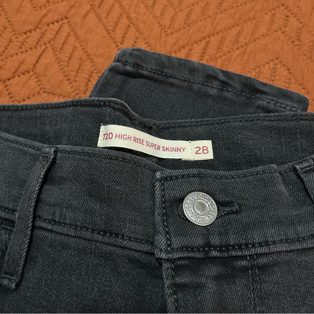 Levi's High Rise Jeans - Picture 2 of 4